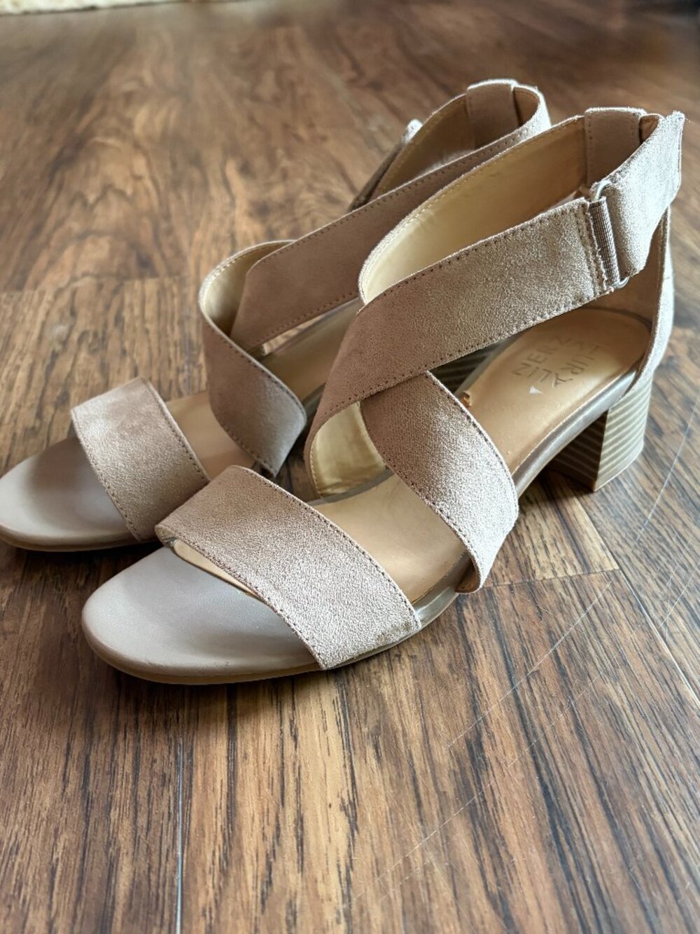 Naturalizer sandal 7M taupe suede block heel